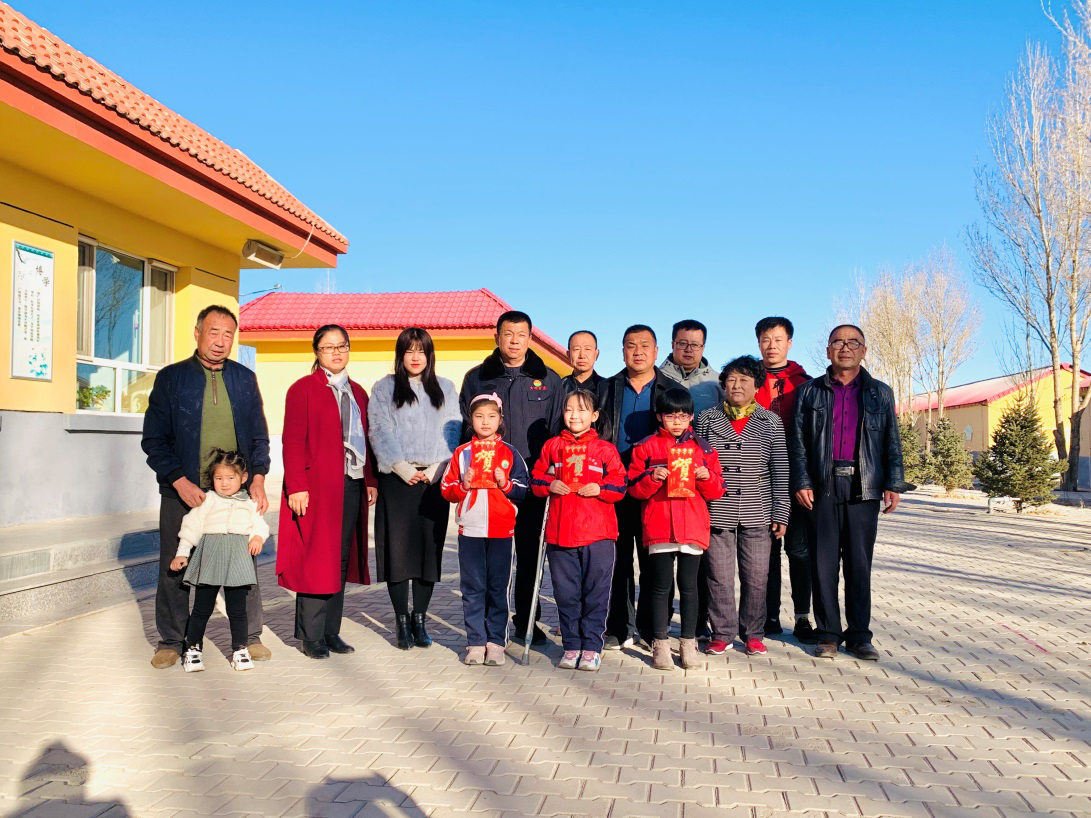 企业进校园，温情暖童心